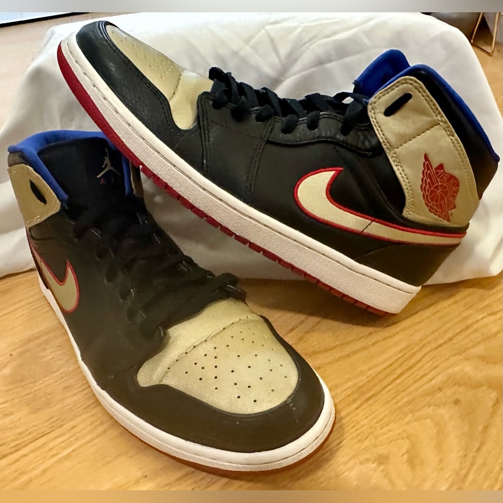 Nike Air Jordan 1 Mid Black Gold Red Size 11.5 Mens Nike 2013 554724-013 Retro